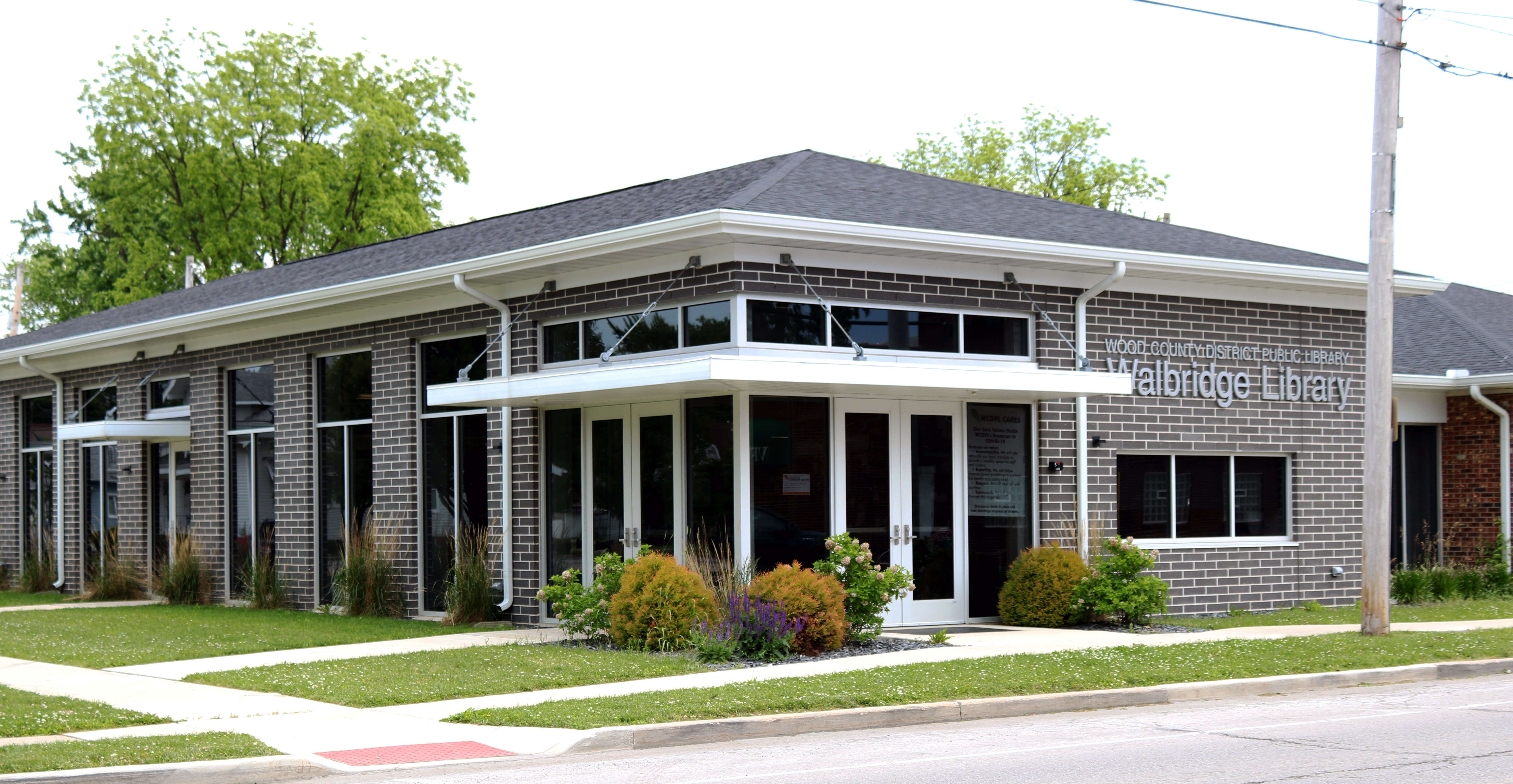 The Walbridge Library outside, gray brick with landscaping.